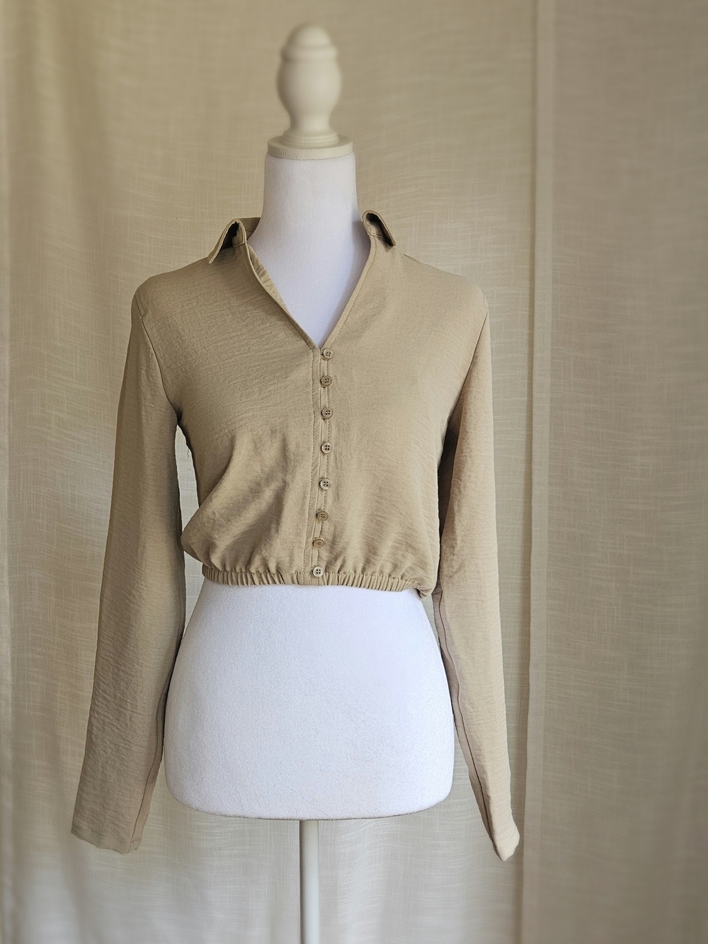 NWT Calvin Klein Beige Long Sleeve Cropped Button Front Top Blouse XS - Picture 2 of 16